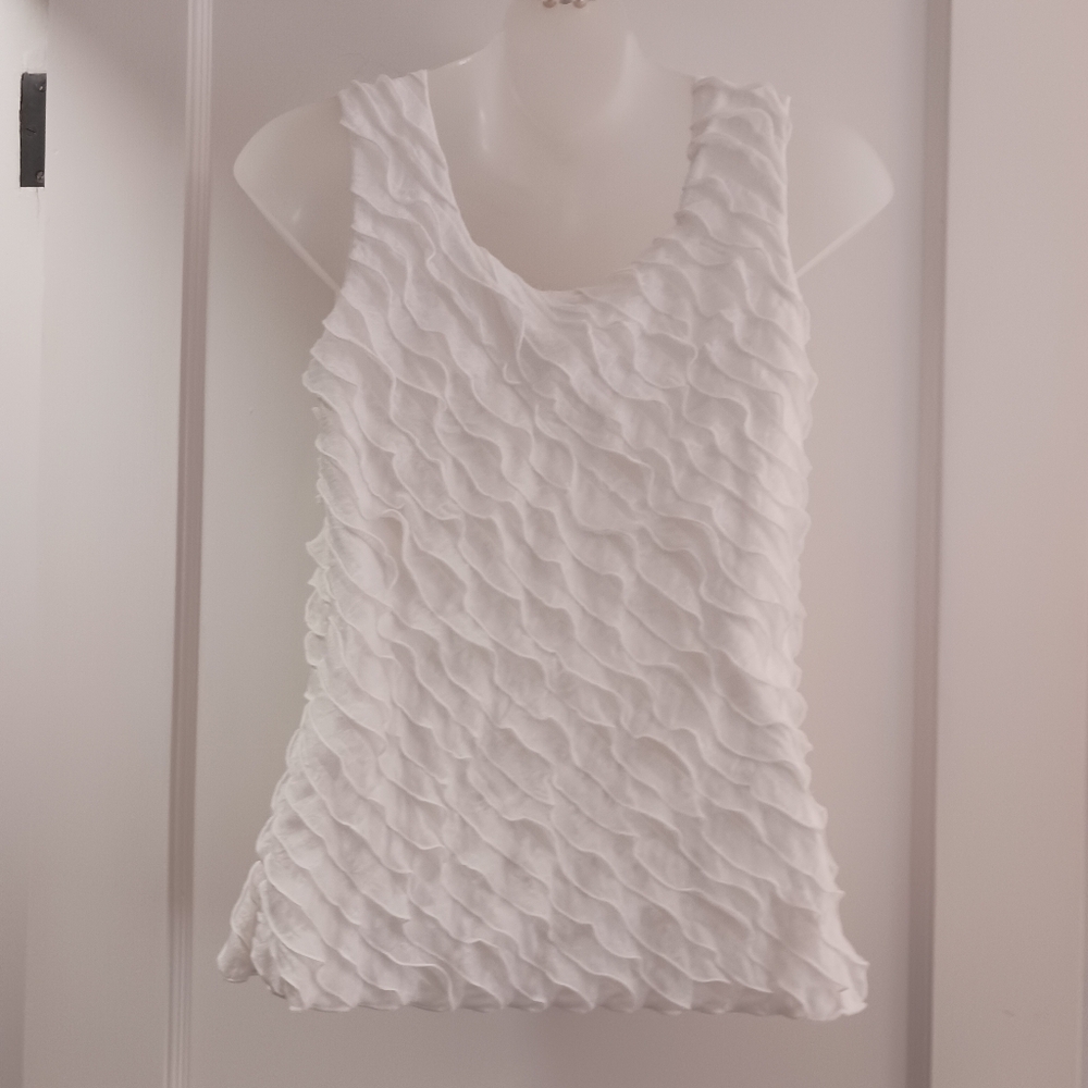 Forever Fashion Ruffled Top - Picture 2 of 3